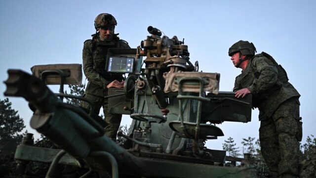 На всей территории Волгоградской области объявили угрозу атаки беспилотников Российские военнослужащие - РИА Новости, 1920, 18.05.2026