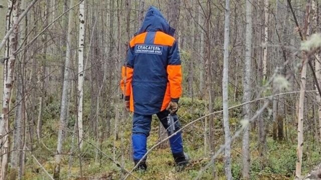 Спасатели Красноярского поисково-спасательного отряда работают в районе пропажи семьи Усольцевых - РИА Новости, 1920, 23.05.2026