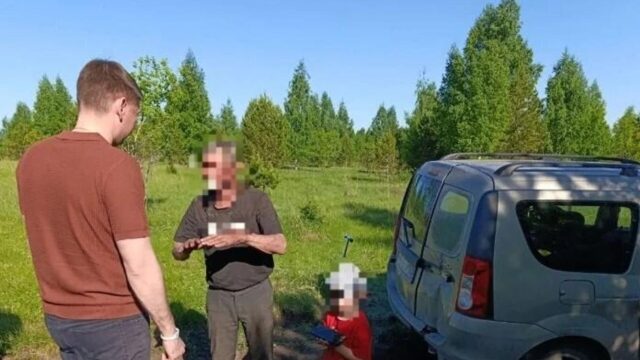 В Самарской области полицейские нашли заблудившихся в лесу пенсионера с внуком Сотрудники полиции Самарской области нашли пожилого мужчину с четырехлетним внуком, заблудившихся на машине в лесу - РИА Новости, 1920, 17.05.2026
