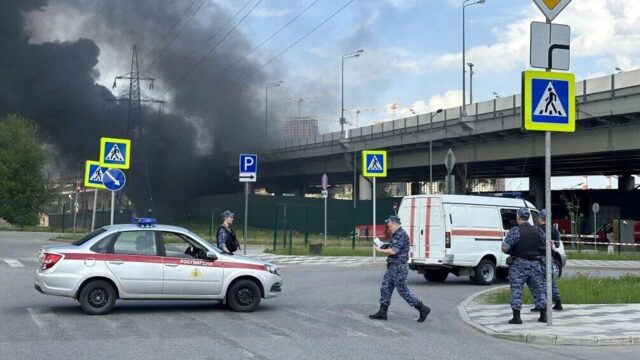 Пожар в Москвы на стройплощадке потушили на 300 кв м Пожар на Амурской улице в Москве - РИА Новости, 1920, 17.05.2026