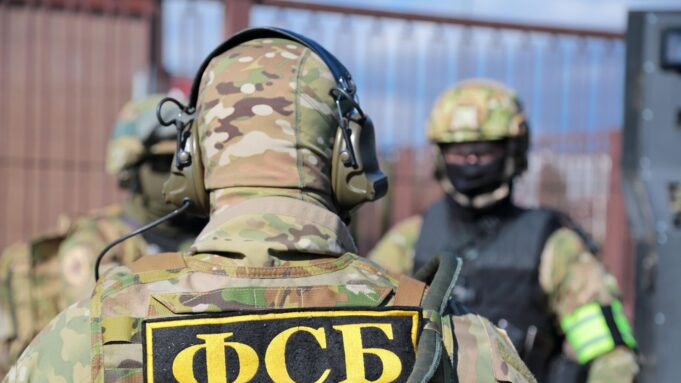 Задержанный ФСБ агент Киева хотел поджечь релейные шкафы на Кубани Сотрудники ФСБ - РИА Новости, 1920, 20.05.2026