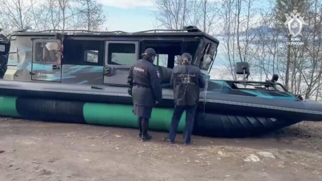 "Даже не сказали, где спасжилеты". Почему погибли туристы на Байкале Работа СК России на месте происшествия с катером на озере Байкал - РИА Новости, 1920, 19.05.2026