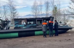 Владельца и судоводителя перевернувшейся на Байкале лодки задержали Работа СК России на месте происшествия с катером на озере Байкал - РИА Новости, 1920, 20.05.2026