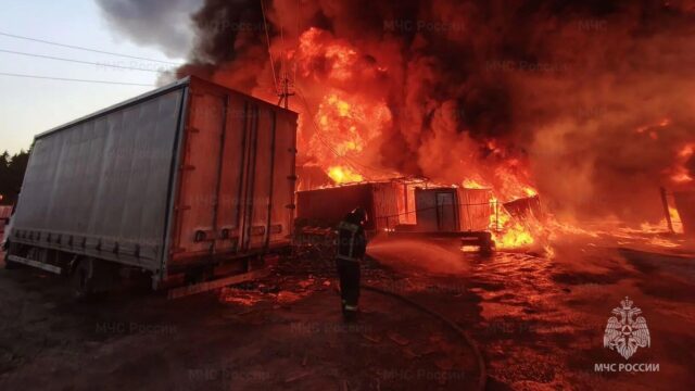 В Подмосковье ликвидировали открытое горение на месте пожара на складе Пожар на складе в селе Белый Раст в Подмосковье - РИА Новости, 1920, 20.05.2026