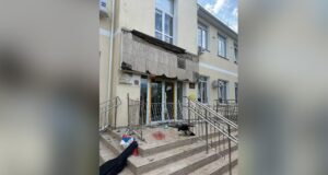 Школу в Севастополе, где обрушился балкон с детьми, отремонтировали в 2025 году Последствия обрушения балкона в школе № 13 в Севастополе - РИА Новости, 1920, 20.05.2026