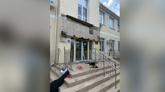 В Севастополе оперируют одного из пострадавших при обрушении балкона школьников Последствия обрушения балкона в школе в Севастополе - РИА Новости, 1920, 20.05.2026