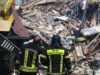 Под завалами колледжа в Старобельске еще остаются люди Сотрудники МЧС РФ работают на месте обрушения здания общежития Старобельского колледжа в результате удара ВСУ - РИА Новости, 1920, 22.05.2026