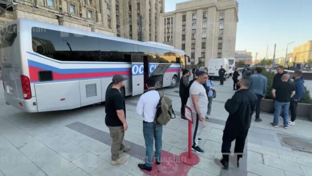 Иностранные журналисты выехали из Москвы на место удара ВСУ в Старобельске. Кадр видео - РИА Новости, 1920, 24.05.2026