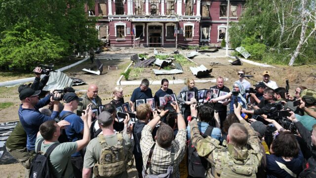 Представители СМИ из 19 стран на месте трагедии в Старобельске в ЛНР - РИА Новости, 1920, 26.05.2026