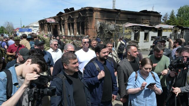 Представители СМИ из 19 стран на месте трагедии в Старобельске в ЛНР - РИА Новости, 1920, 25.05.2026