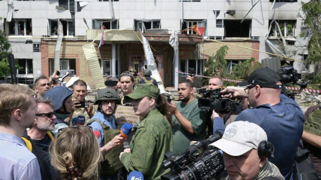 Представители СМИ из 19 стран на месте трагедии в Старобельске в ЛНР - РИА Новости, 1920, 24.05.2026