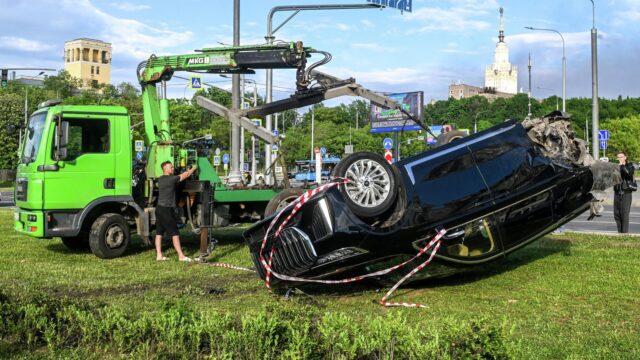 Автомобиль экс-игрока "Спартака" Прудникова эвакуировали с места ДТП в Москве Обстановка на Мичуринском проспекте в Москве, где произошла авария с участием автомобиля футболиста Александра Прудникова - РИА Новости, 1920, 24.05.2026
