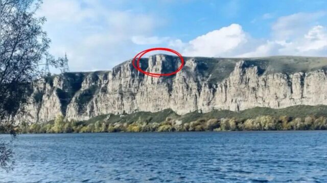 Скала в Иркутской области, с которой сорвалась девушка во время фотосессии - РИА Новости, 1920, 25.05.2026