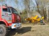 Сотрудники МЧС на месте жесткой посадки легкомоторного самолета в Красноярском крае - РИА Новости, 1920, 27.05.2026
