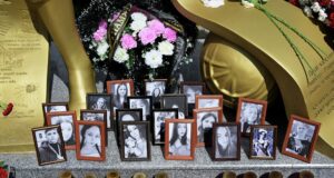 Стихийный мемориал в знак траура по жертвам атаки ВСУ на Старобельск - РИА Новости, 1920, 28.05.2026