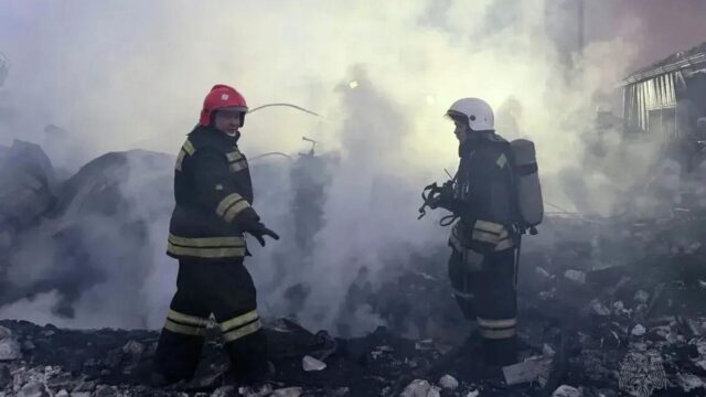 Причиной обрушения дома в Липецке могла стать утечка газа Ликвидация пожара в частном жилом доме в Липецке - РИА Новости, 1920, 27.05.2026