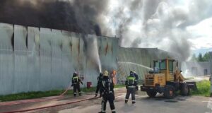 Ликвидация пожара в здании склада в подмосковном Долгопрудном - РИА Новости, 1920, 27.05.2026