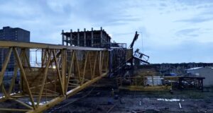 Упавший башенный кран в Тюменской области - РИА Новости, 1920, 29.05.2026
