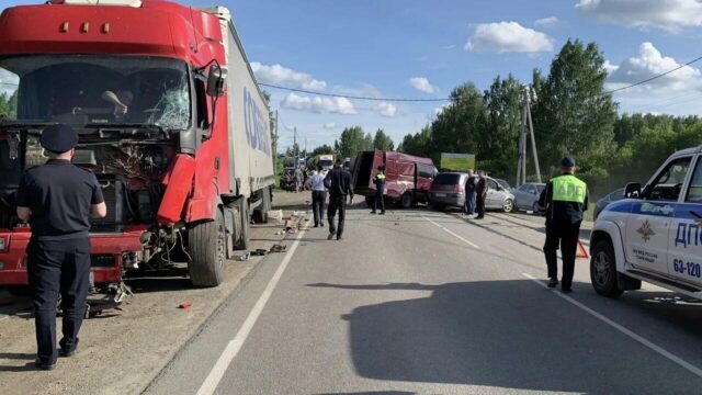 Последствия ДТП с тремя автомобилями в Свердловской области. 30 мая 2026 - РИА Новости, 1920, 30.05.2026