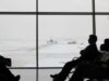 Пассажиры ожидают своих рейсов в зале аэропорта Шереметьево. - РИА Новости, 1920, 03.05.2026