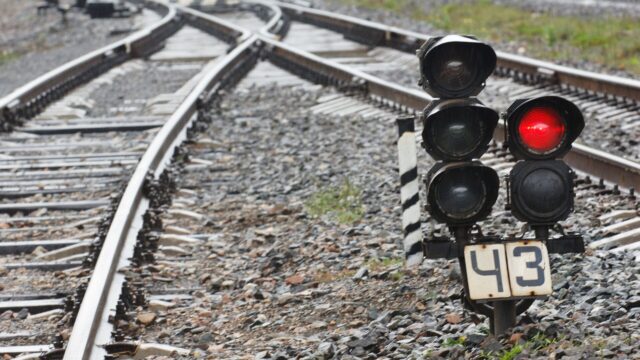 В Белгородской области приостановили движение после схода с путей электропоезда Железнодорожный светофор - РИА Новости, 1920, 13.05.2026