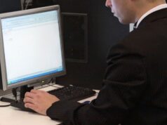 МВД: мошенники рассылают письма с требованием пройти проверку рабочего места Работа за компьютером - РИА Новости, 1920, 10.05.2026