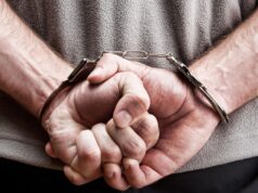 Суд в Москве арестовал до 18 июля мужчину, угрожавшего ножом полицейским Арест - РИА Новости, 1920, 20.05.2026