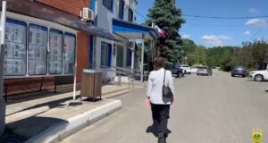 Новая схема мошенничества: аферисты убедили женщину, что банк выдал ей фальшивые деньги, и похитили