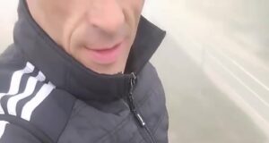Мужчина забрался на верхушку ЛЭП ради видеопривета в Приморье.