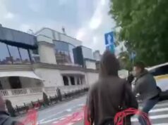 Во время драки возле клуба Тимати в Москве случайный прохожий, который якобы помогал разнять потасов