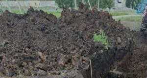 Двух рабочих завалило грунтом на стройке в Набережных Челнах.