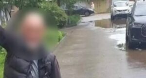 Житель Самары нарисовал свастику из сметаны на асфальте. Художника быстро задержали.