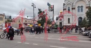 Автобус влетел в храм и сбил людей в Екатеринбурге. Три взрослых и один ребенок погибли.