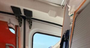 Ольга Бузова поделилась кадрами из машины скорой помощи. На фото видна окровавленная коленка.