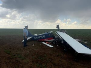 Легкомоторный самолет совершил жесткую посадку в Волгоградской области. Один человек пострадал.
