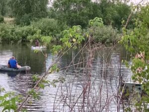 В моторной лодке, которая перевернулась в Алтайском крае, катались мужчина и шестеро детей. Предполо