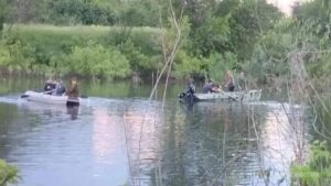 В моторной лодке, которая перевернулась в Алтайском крае, катались мужчина и шестеро детей. Предполо