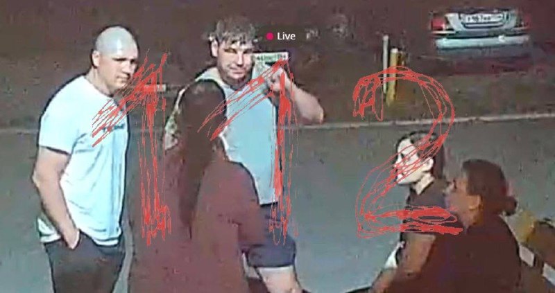 Мужчина открыл стрельбу по проезжающей машине в Новосибирске.