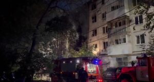 Трое взрослых и двое детей пострадали при пожаре в самарской многоэтажке.