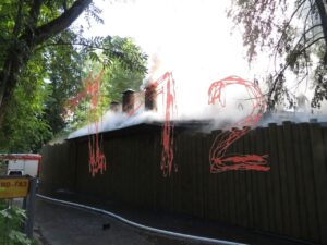 Баня вспыхнула на территории поместья беглого украинского олигарха Сергея Курченко на Рублёвке.