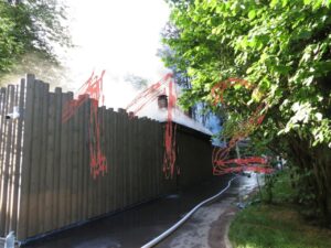 Баня вспыхнула на территории поместья беглого украинского олигарха Сергея Курченко на Рублёвке.