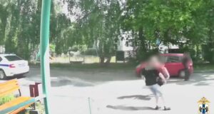 В Новосибирске сотрудники Госавтоинспекции задержали мужчину, который с ножом напал на свою знакомую