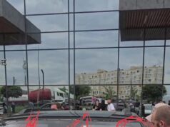 Мужчина с ножом ворвался в МФЦ в Краснодаре. Один человек убит. Мужчина с ножом ворвался в МФЦ в Краснодаре. Один человек убит.