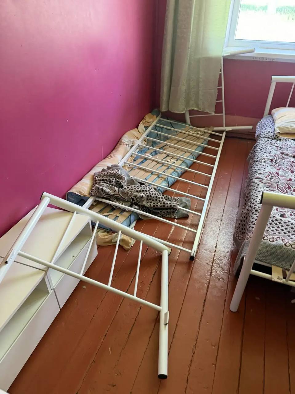 Пьяный мужчина проник в детский лагерь в Тыве и избил детей. Пьяный мужчина проник в детский лагерь в Тыве и избил детей.