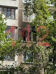 публикует кадры возгорания квартиры на четвёртом этаже на западе Москвы. Пожар ликвидирован, площадь