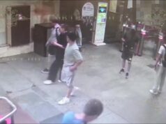 Кулачные бои в столичном метро закончились госпитализацией для одного из участников.