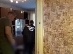 Двух сестер нашли зарезанными в квартире в Петербурге.