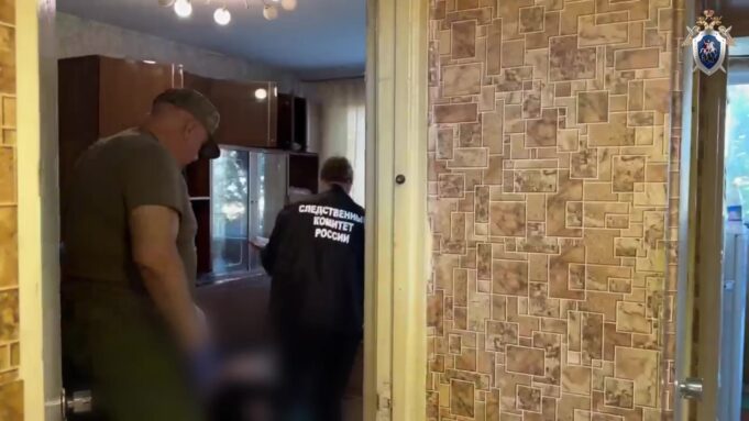 Двух сестер нашли зарезанными в квартире в Петербурге. Двух сестер нашли зарезанными в квартире в Петербурге.