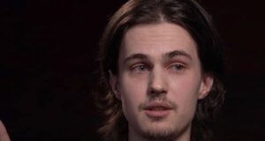 В отношении скандального комика Саши Долгополова* возбудили уголовное дело за неуважение к памяти за