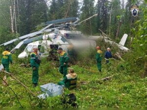 Появились кадры с места жёсткой посадки вертолёта Ми-8Т в Красноярском крае.